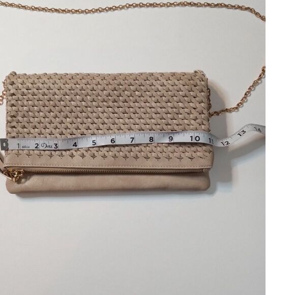 Urban Expressions Boho Tan Woven Cross Body Clutch Vegan Gold Chain Strap Purse - Picture 12 of 12